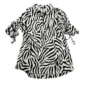 John Mark Small Animal Print Tunic 3/4 Sleeve Wire Collar 1/4 Button Black White